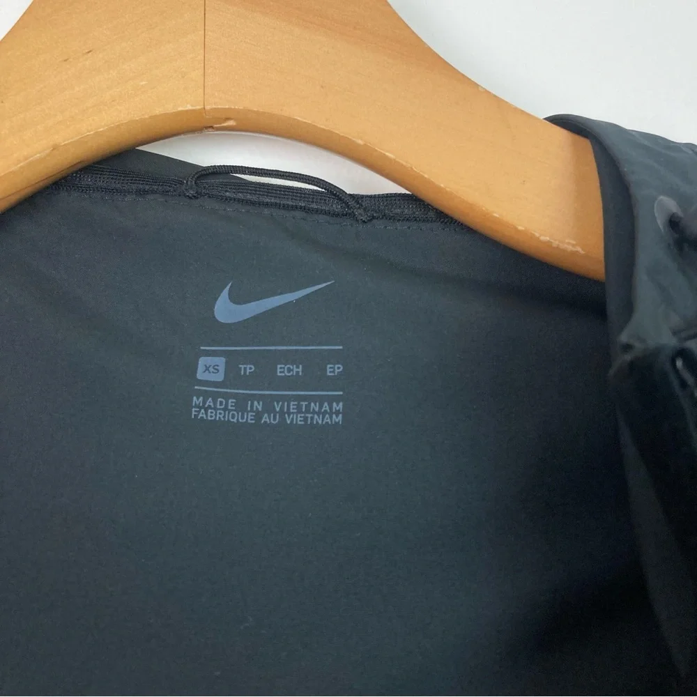 Nike Repel Lightweight Running Jacket in Black XS